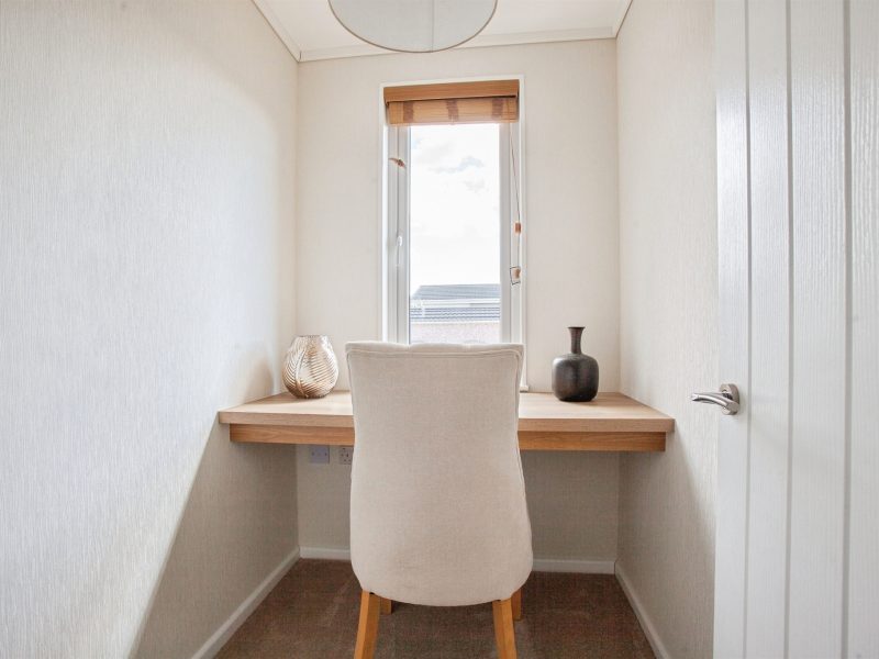 29 sonnet desk